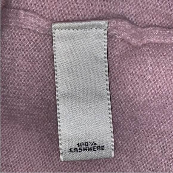 Neiman Marcus 100% Cashmere Crewneck Sweater in Pale Pink - Picture 5 of 11